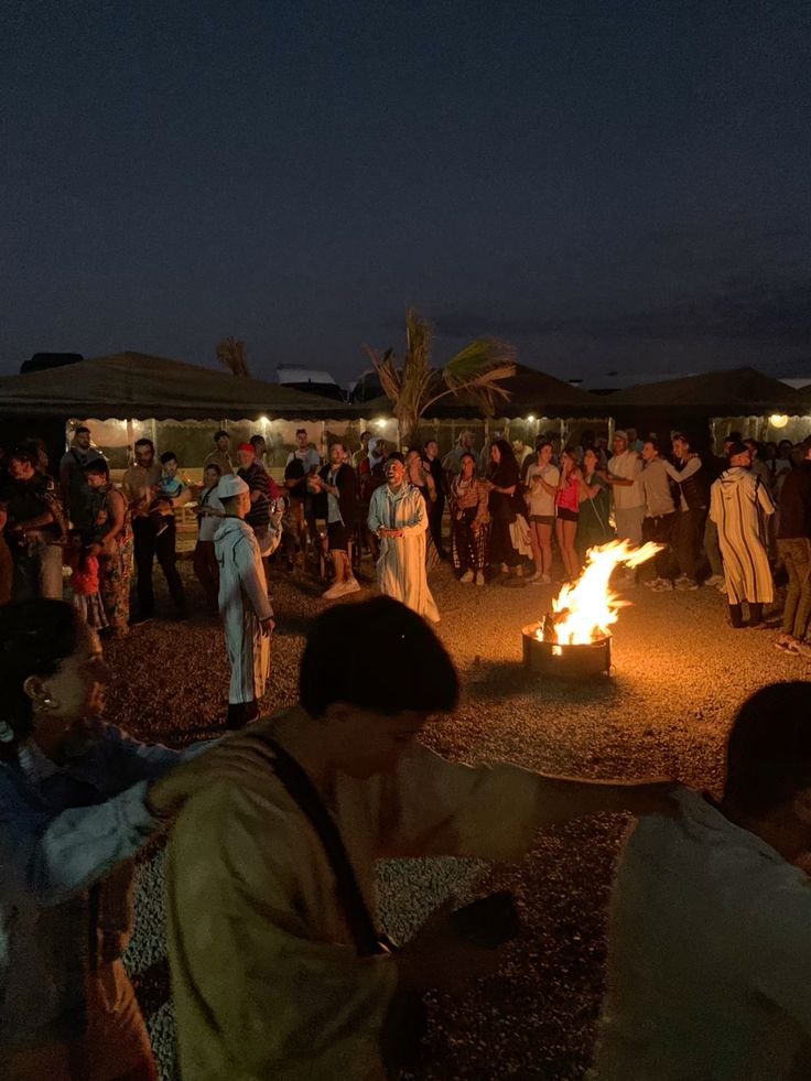 Dîner et musique au campement